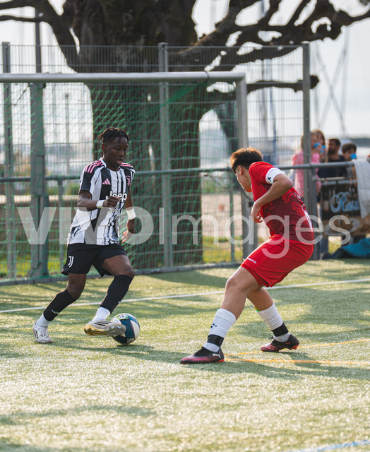 juv_lut_fmachado-0228 | Images from the Juniors B match between Juventus Academy and FC Lutry, played on 18 March 2026 in Lutry, Switzerland, featuring players, coaching staff and match action throughout the game.