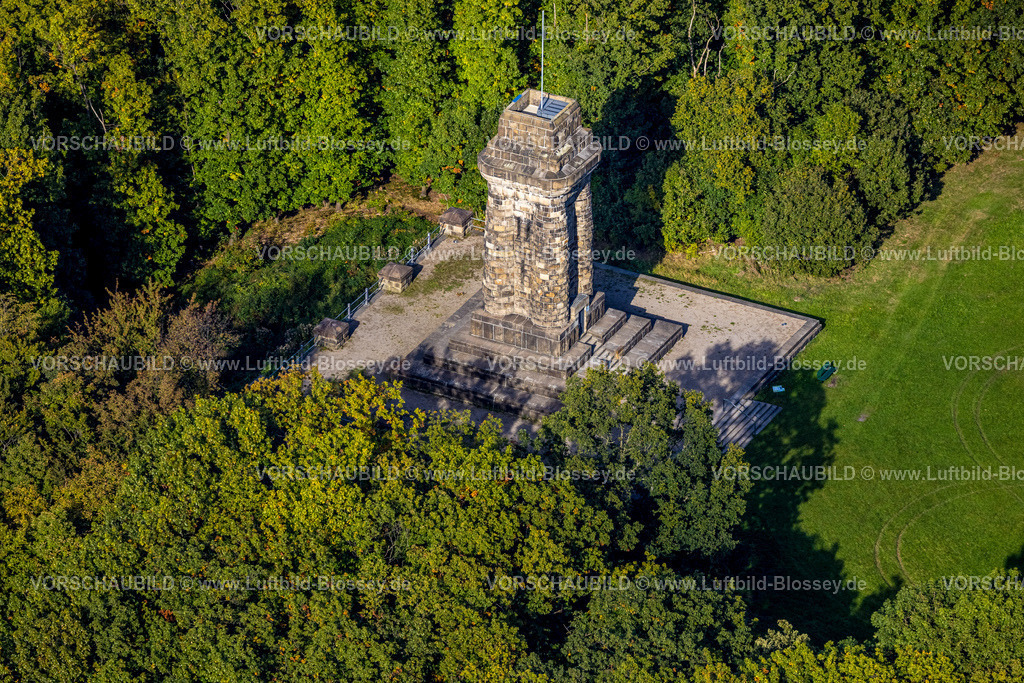 Hagen241005115 | Luftbild, Bismarckturm des Drei TürmeWeg, bestehend aus Bismarckturm, Eugen-Richter-Turm und Kaiser-Friedrich-Turm, Waldgebiet, Wehringhausen, Hagen, Ruhrgebiet, Nordrhein-Westfalen, Deutschland