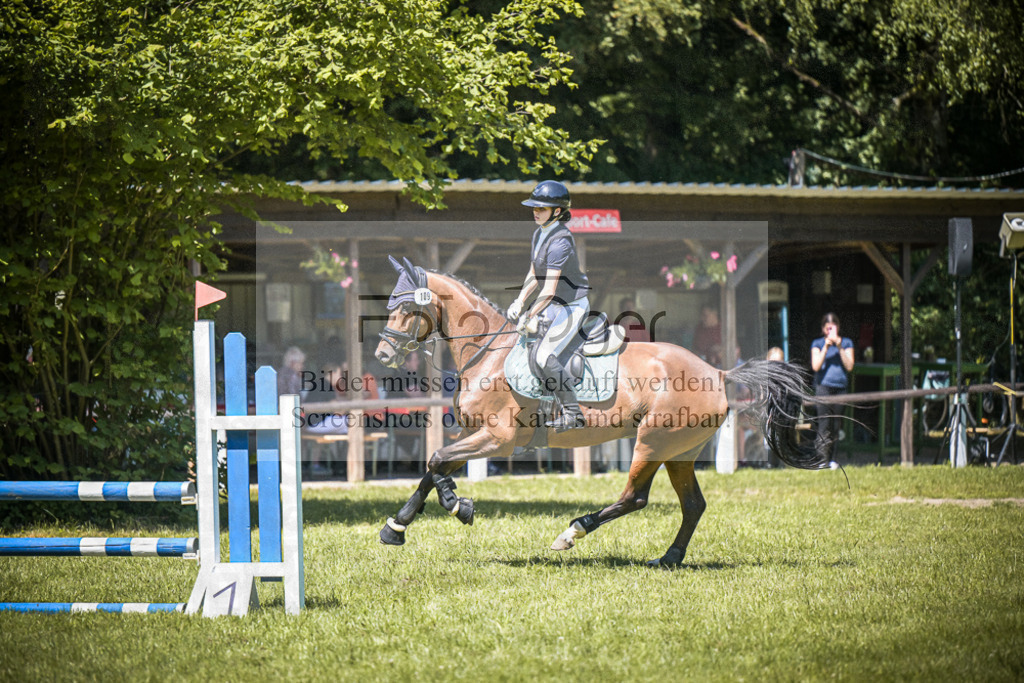 DOS_4041 | Entdecke hochwertige Reitturnierfotos von Foto Oger. Professionell, emotional und authentisch – jetzt Lieblingsmomente im Shop bestellen.Deutschlandweite Turnierfotografie. - Realisiert mit Pictrs.com
