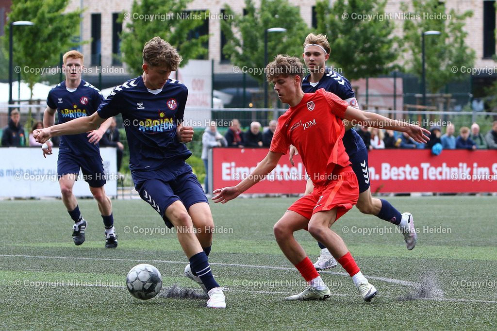 NH_EimsbüttelerTVU19_FCEintrachtNorderstedtU19_U19RegionalligaNord_09062024 | #7 Jonas Hinz (Eimsbütteler TV U19), #17 Noah Larsen Reicherz (FC Eintracht Norderstedt U19)Fußball I Junioren I A-Junioren Regionalliga Nord I Saison 2023-2024 I 26 Spieltag I Eimsbütteler TV U19 - FC Eintracht Norderstedt U19 I 09.06.2024 I Sportzentrum Hoheluft