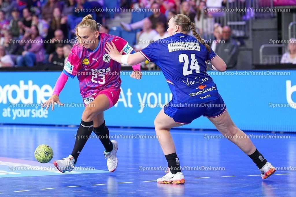 xydrx21092501034 | 21.09.2025, xydrx, Handball, Frauen Länderspiel, Deutschland - Niederlande, YAILA Arena: Annika Lott (GER #23) im Zweikampf gegen Romee Maarschalkerweerd (NED #24)
