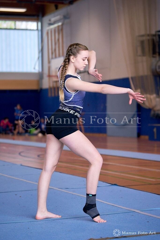 2024-04-19-1-2-B-DSC00924 | Professionelle Sportfotografie in Hamburg, Schleswig-Holstein und Niedersachsen – spezialisiert auf Rhönrad, Geräteturnen, Leistungsturnen und rhythmische Sportgymnastik. Bundesweite Begleitung von Rhönrad-Events. Jetzt Sport-Fotos - Realisiert mit Pictrs.com