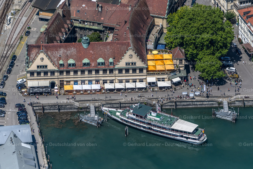 4031520 | LINDAU (BODENSEE) 12.06.2020 Passagier- und Fahrgast- Schiff "Baden" am Anleger im Hafen Lindau Hafen in Lindau (Bodensee) am Bodensee im Bundesland Bayern, Deutschland. // Passenger ship "Baden" on Anleger in Hafen Lindau Hafen in Lindau (Bodensee) at Bodensee in the state Bavaria, Germany. Foto: Gerhard Launer