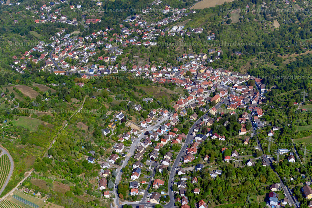 3650745 | UNTERDüRRBACH 31.08.2016 Stadtgebiet mit von Wald- und Forstflächen umsäumten Außenbezirken und Innenstadtbereich in Unterdürrbach im Bundesland Bayern, Deutschland // Urban area with outskirts and inner city area surrounded by woodland and forest areas in Unterdürrbach in the state Bavaria, Germany Foto: Gerhard Launer