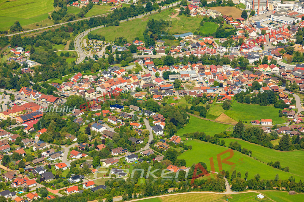 maps-zwiesel-aktuelles-bild-5278-jahr-2025 | Luftaufnahme von  Zwiesel - Die Luftaufnahme wurde 2025 vom UL-Flugzeug heraus erstellt ( keine Drohne ) - Hochauflösende Luftaufnahme - für professionelle Ausdrucke geeignet. Die Geschenkidee !Mit Lizenz und Bildrechte bestellbar