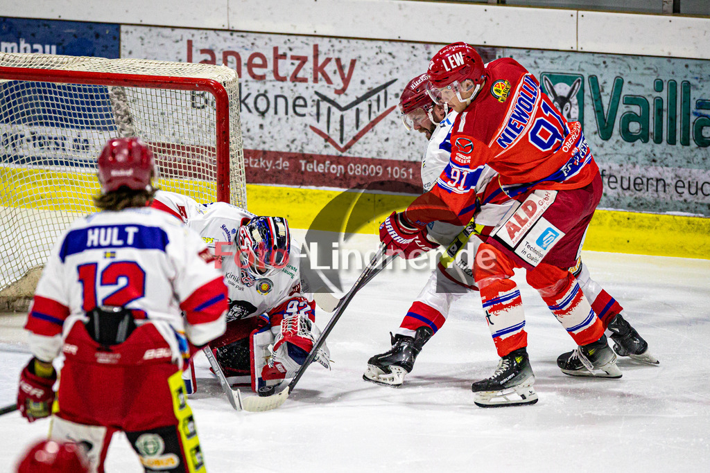 EC Peiting vs Deggendorfer SC | Eishockey Oberliga Süd Vorrunde 2024/2025, EC Peiting vs Deggendorfer SC, 20241228,Torchance Marco NIEWOLLIK (ECP 91),2024-12-28 in Peiting (Eisstadion)Marco NIEWOLLIK (ECP 91)Copyright: WolfgangxLindner foto-lindner.de