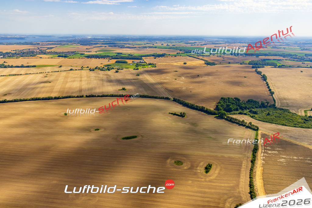 Neue Luftbildaufnahme der Stadt Groß Mohrdorf - Das Luftbild wurde 2025 vom UL-Flugzeug heraus erstellt ( keine Drohnenaufnahme ) - Hochauflösende Luftaufnahme - für Wandbilder und großformatige Ausdrucke geeignet. Das besondere Geschenk!Hier alle&nbsp;Infos zur Lizenzierung der LuftaufnahmeWir fliegen auch dieses Jahr wieder in Ihre Region um Luftbilder zu erstellen.- Luftbild anfragen