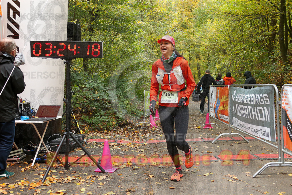 251026_1325_EX1_3454 | Sportfotografie im Rhein-Sieg Kreis, Köln, Bonn, NRW, Rheinland Pfalz, Hessen, etc. Unser Tätigkeitsfeld umfasst den Laufsport vom Volkslauf über den Marathon, Duathlon, Triathon bis zum Ultralauf wie Kölnpfad Ultra oder Schindertrail.