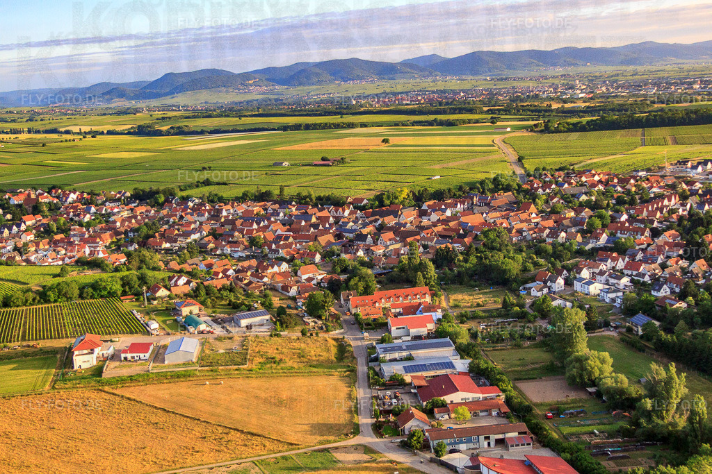 Gewerbegebiet In den Gerlachsgärten | Luftbild: Gewerbegebiet In den Gerlachsgärten in Insheim im Bundesland Rheinland-Pfalz in Deutschland. Foto: IMG_67862.jpg vom 14.06.2014 durch Werner Riehm/FLY-FOTO.de - Realisiert mit Pictrs.com