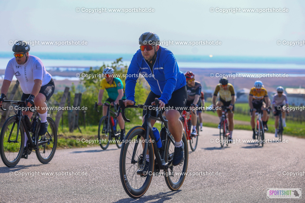 TRA_0588 | Neusiedlersee Radmarathon 2026@sportshot_your_pictrs #yourpictures#roadtowm2029 #nrm #neusiedlerseeradmarathon #neusiedlersee #neusiedlerseetourismus #burgenland #mörbisch #nrm26 #burgenlandtourismus #voglundco #poweredbyburgenlandtourismus #radsport #rad #marathon #ucigranfondo #visitburgenland #ucigranfondoworldseries