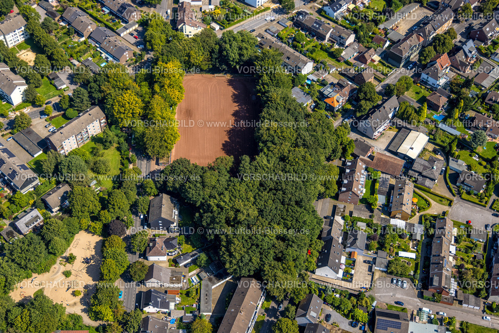 Gladbeck240806320 | Luftbild, Wohngebiet und Aschenplatz Brunnenstraße, Zweckel, Gladbeck, Ruhrgebiet, Nordrhein-Westfalen, Deutschland