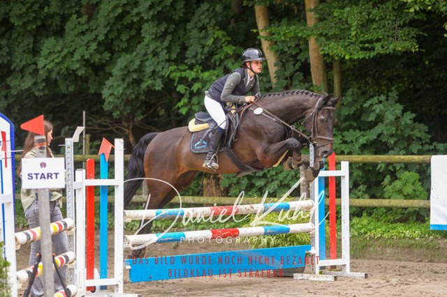 DKP44959 | Turnierfotos kaufen im Webshop von Daniel Kuhl Photography – entdecke professionelle Reitsportfotos aus Turnieren & Events. Hochwertige Turnierbilder online bestellen & sichern. Jetzt Fotos von Reitsportturnieren kaufen!