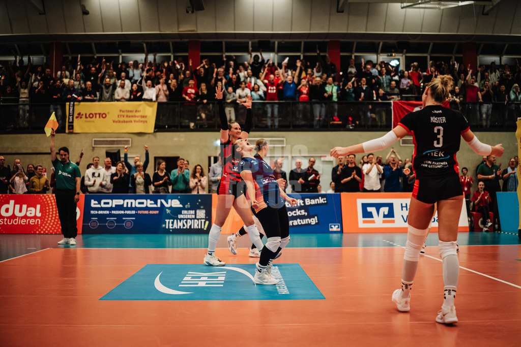 Volleyball | Frauen | Saison 2025/2026 | Volleyball Bundesliga | ETV Hamburger Volksbank Volleys vs. Ladies in Black Aachen | 29.10.2025 | Jana-Marie Meiser (#1, ETV Hamburger Volksbank Volleys) jubelt