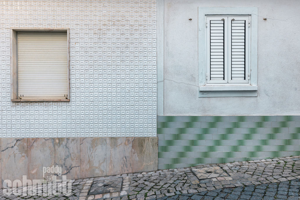 PS-Fassaden-Portugal-2026-12 | Entdecke die größte Bildgalerie der Region mit Fotografien aus dem Allgäu, der Bodenseeregion, Oberschwaben, dem Donautal und der Schwäbischen Alb. Landschaften, Luftaufnahmen und Reisefotografie als Wandbild und Fotokunst. - Realisiert mit Pictrs.com