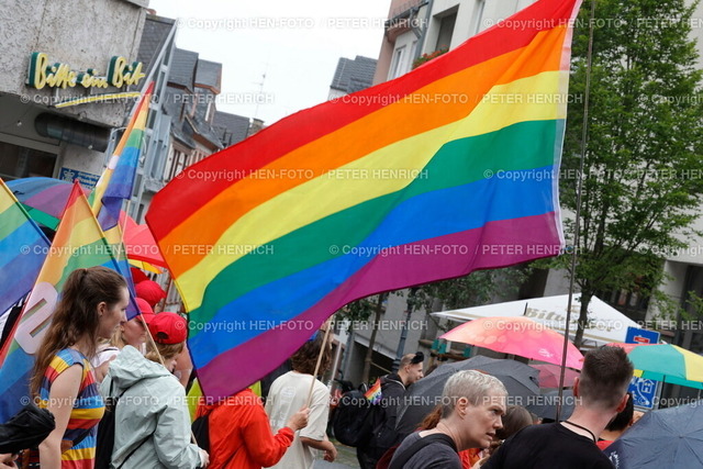 20240727-_11A4767-csd-mainz-HEN-FOTO | 27.07.2024 Jubiläum 30. CSD in Mainz. Vielbunt und Queeres. Christopher Street Day in der Innenstadt mit Kundgebung auf dem Gutenbergplatz und Bühnenprogramm auf der Malakoff Terrasse. Ein Zeichen für Toleranz und Gleichberechtigung (Foto: Peter Henrich) - Realisiert mit Pictrs.com