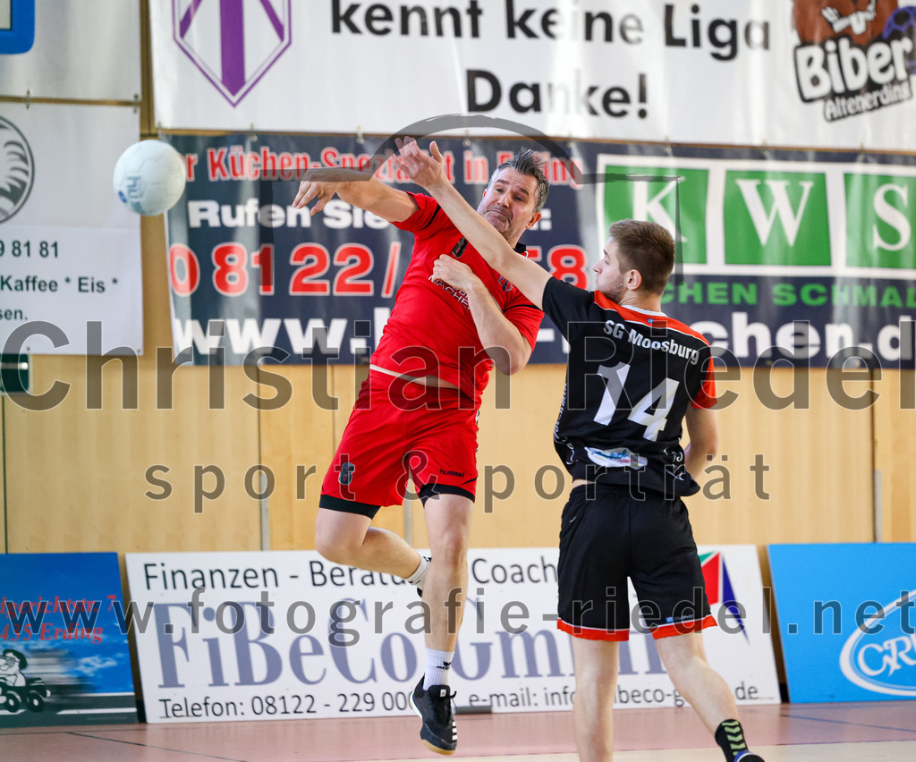 2022-10-16_030_SpVgg_Altenerding_II_gegen_SG_Moosburg_II | Erding, Deutschland, 16.10.2022:
Handball, Bezirksklasse Männer 2022 / 2023, 2. Spieltag, SpVgg Altenerding II gegen SG Moosburg II, Endergebnis: 30:23

Hans Weber (SpVgg Altenerding, #8), Marko Cacic (SG Moosburg, #14)

Foto: Christian Riedel / fotografie-riedel.net
