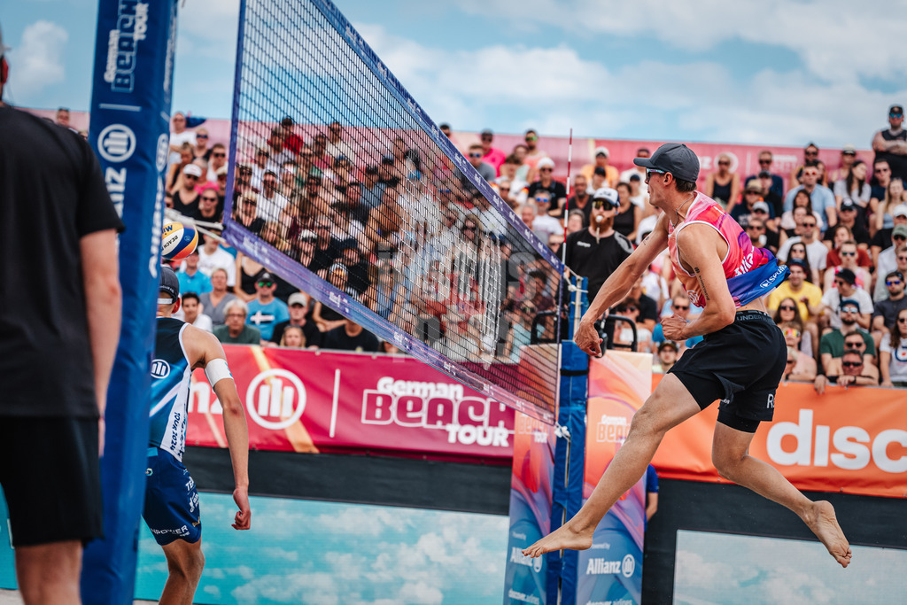 Beachvolleyball | Männer | Allianz German Beach Tour 2024 | Tourstop Kühlungsborn 2 | 17.08.2024 | Robin Sowa beim Angriff