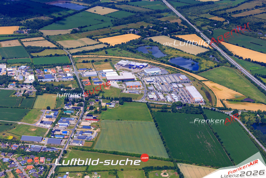 Die Luftbildaufnahme Gewerbegebiet - Handewitt wurde 2018 mittels Flugzeug (keine Drohne) erstellt. Perfekte Schärfe und Druck- Auflösung- Garantiert!