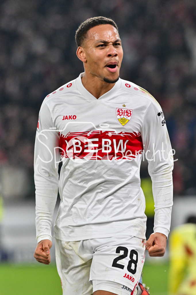 VfB Stuttgart - SG Eintracht Frankfurt | STUTTGART, GERMANY - 13. JANUARY: Jubel der Stuttgarter nach dem Treffer zum 3-2 durch Nikolas NARTEY (VfB Stuttgart 28) / Tor / Torschuetze / Freude / Happy während dem Bundesligamatch zwischen dem VfB Stuttgart und der SG Eintracht Frankfurt am 17. Spieltag in der MHP-Arena / DFL REGULATIONS PROHIBIT ANY USE OF PHOTOGRAPHS AS IMAGE SEQUENCES AND/OR QUASI-VIDEO