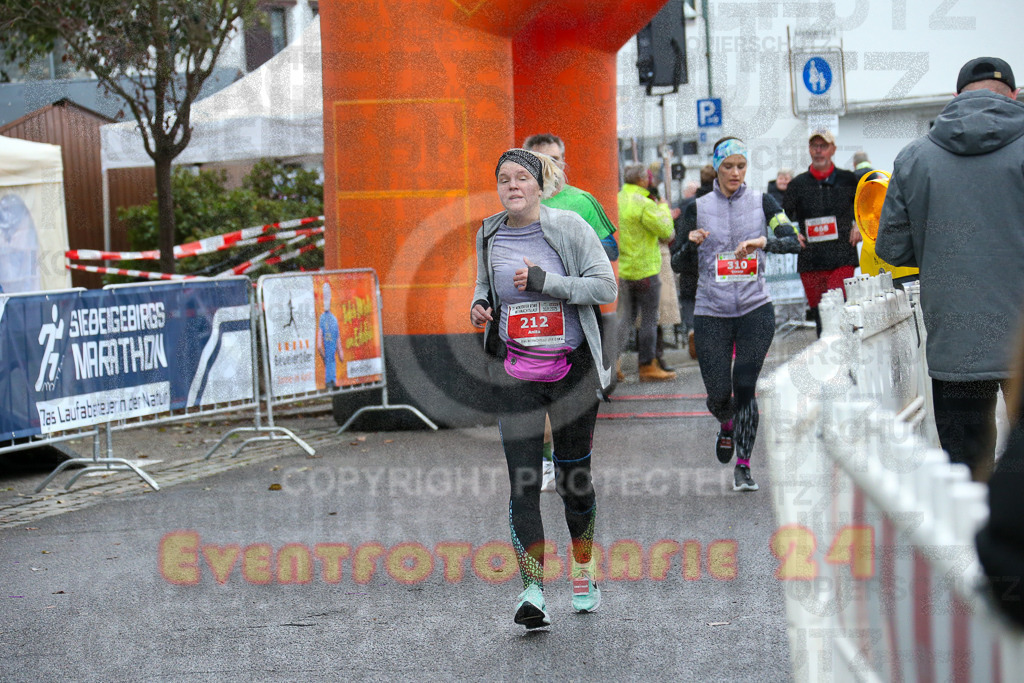 251130_1145_EX1_8700 | Sportfotografie im Rhein-Sieg Kreis, Köln, Bonn, NRW, Rheinland Pfalz, Hessen, etc. Unser Tätigkeitsfeld umfasst den Laufsport vom Volkslauf über den Marathon, Duathlon, Triathon bis zum Ultralauf wie Kölnpfad Ultra oder Schindertrail.