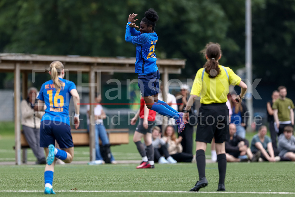 Fussball, Aufstiegsrunde Regionalliga Nord Frauen, FC Union 60 - SC Victoria Hamburg | Torschützin Benedicta Arhin (SC Victoria Hamburg, 26) mit Torjubel, Jubel, jubeln, jubelt, optimistisch, Spielszene, Highlight, Freude über das Tor zum 0:9