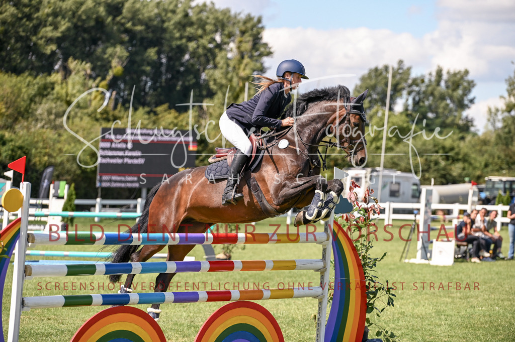 Schugtsche-Düren.2024-09.Springprf.L-70 | Schugtsche Fotografie - Realisiert mit Pictrs.com