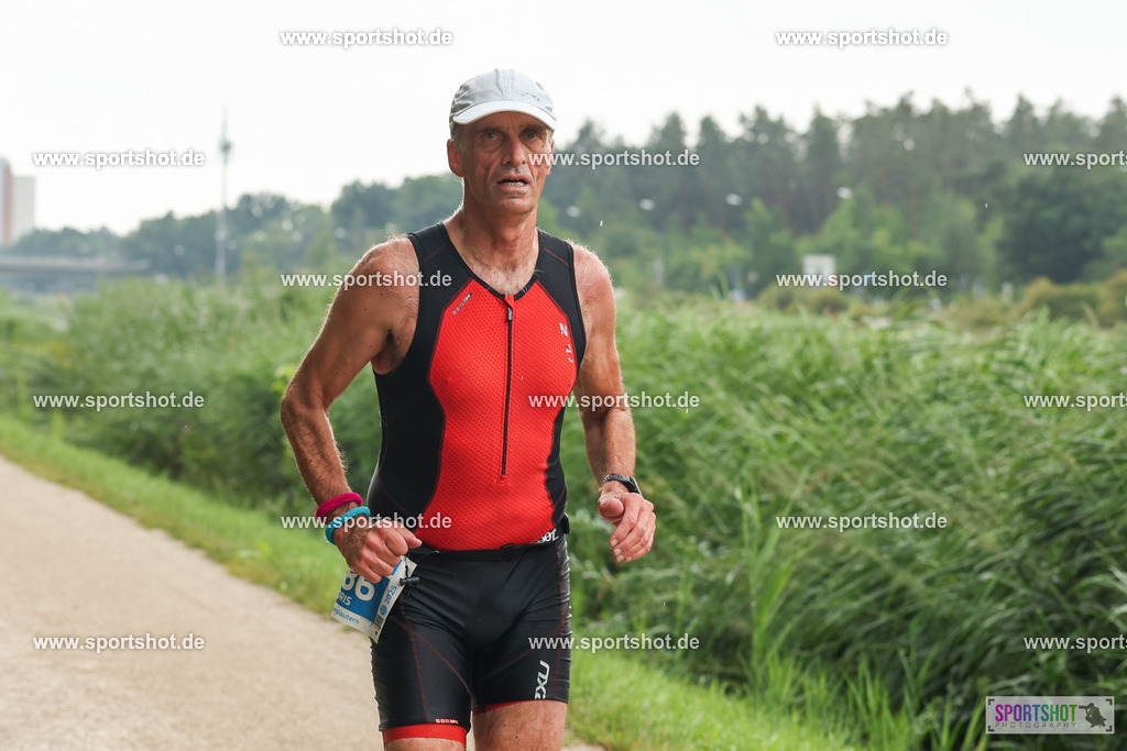 LUR_1784 | 34. M-net Erlanger Triathlon 2025 #erlangertriathlon  #mnettriathlon2025 #mnettriathlon #team #olympischedistanz #mitteldistanz #triathlon #maindonaukanal  #erlangertriathlon2025 #yourpictrs #tv1848 #tv1848erlangen  #triathlonbayern #sportinerlangen #demsportverbunden #sportshot_your_pictrs Copyright: www.sportshot.de
