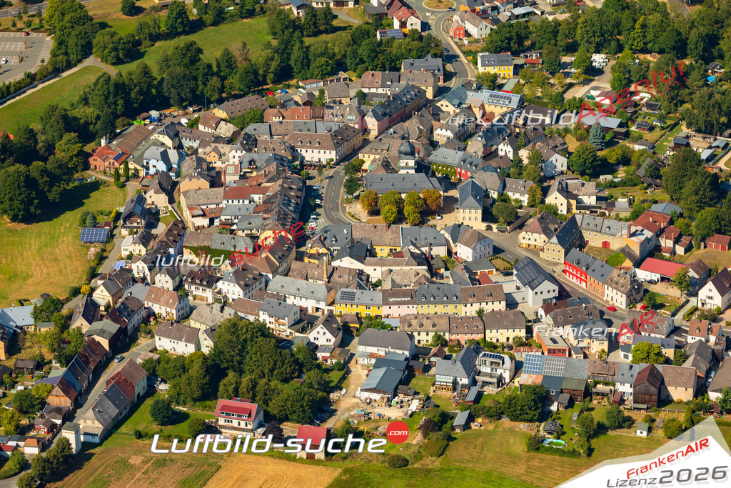 Schöne Luftaufnahme als Geschenk in Marktplatz Marktleuthen - Die Luftbildaufnahme wurde 2025 vom UL-Flugzeug heraus erstellt ( keine Drohne ) - Hochauflösende Luftaufnahme -Nicht vergleichbar mit Google Maps oder Satelittenbilder- Die Geschenkidee !Mit Lizenz und Bildrechte bestellbar
