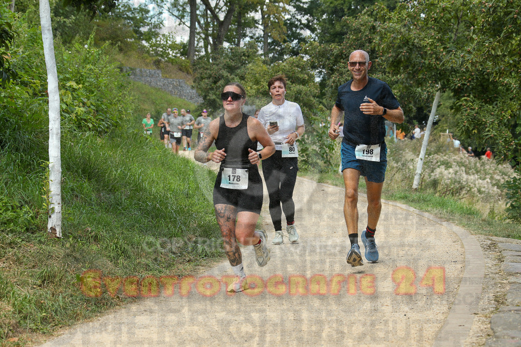 250824_1253_EX1_0812 | Sportfotografie im Rhein-Sieg Kreis, Köln, Bonn, NRW, Rheinland Pfalz, Hessen, etc. Unser Tätigkeitsfeld umfasst den Laufsport vom Volkslauf über den Marathon, Duathlon, Triathon bis zum Ultralauf wie Kölnpfad Ultra oder Schindertrail.