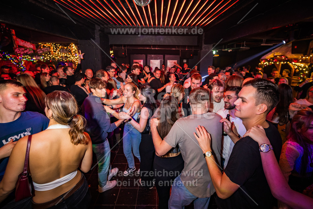 26-11-2024-RUDOLPHS-SCHLITTENBAR-LEIPZIG-LEIPZIG-COPYRIGHT-JON-RENKER-BILD-0023 | Erleben Sie unvergessliche Momente mit unserem professionellen Eventfotografen. Wir fangen Emotionen und Höhepunkte Ihrer Veranstaltung ein – von Festivals über Firmenfeiern bis zu Jubiläen. Vertrauen Sie auf kreative Perspektiven und hochwertige Bilder.  - Realisiert mit Pictrs.com