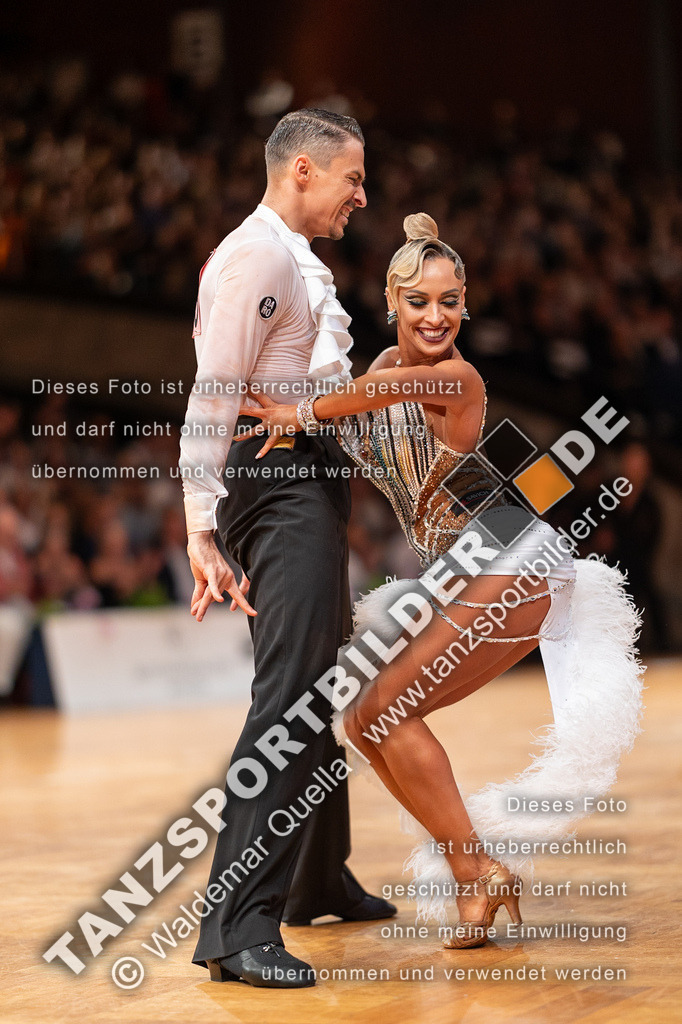 20230812-14807 | Hier finden Sie Tanz Bilder vom Latein und Standard Formationen tanzen. Sportbilder vom Tanzsport. Schöne Fotos und von Weltmeisterschaft, Europameisterschaft, Bundesliga, Regionalliga, Oberliga und Landesliga sowie von GOC Stuttgart, DanceComp, WM Bremen