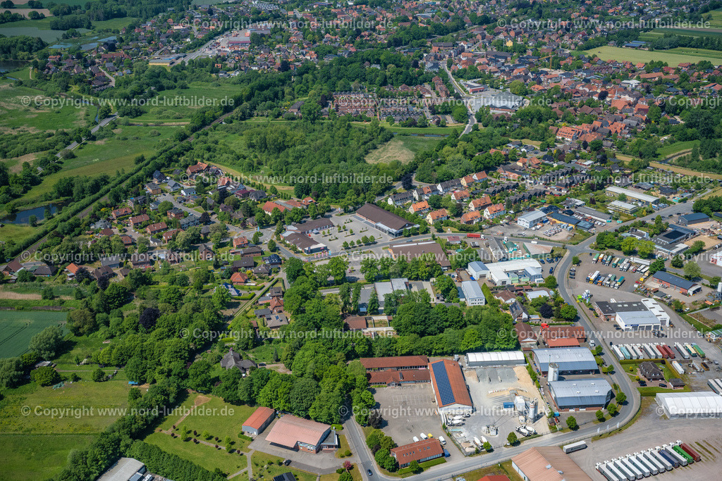 Horneburg_Ortsansicht_ELS_7731280523 | HORNEBURG 28.05.2023 Ortsansicht der Straßen und Häuser der Wohngebiete in Horneburg im Bundesland Niedersachsen, Deutschland. // Town View of the streets and houses of the residential areas in Horneburg in the state Lower Saxony, Germany. Foto: Martin Elsen