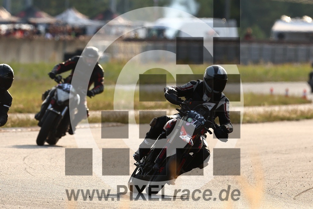 0016-20240803_05305 | Schöne Erinnerungen an spannende Momente - das festzuhalten ist unser Job. PIXELrace.de ist seit 2003 auf den Rennstrecken Europas unterwegs um die Action draußen beim Fahren und die wunderbare Stimmung imm Fahrerlager für euch einzufangen.