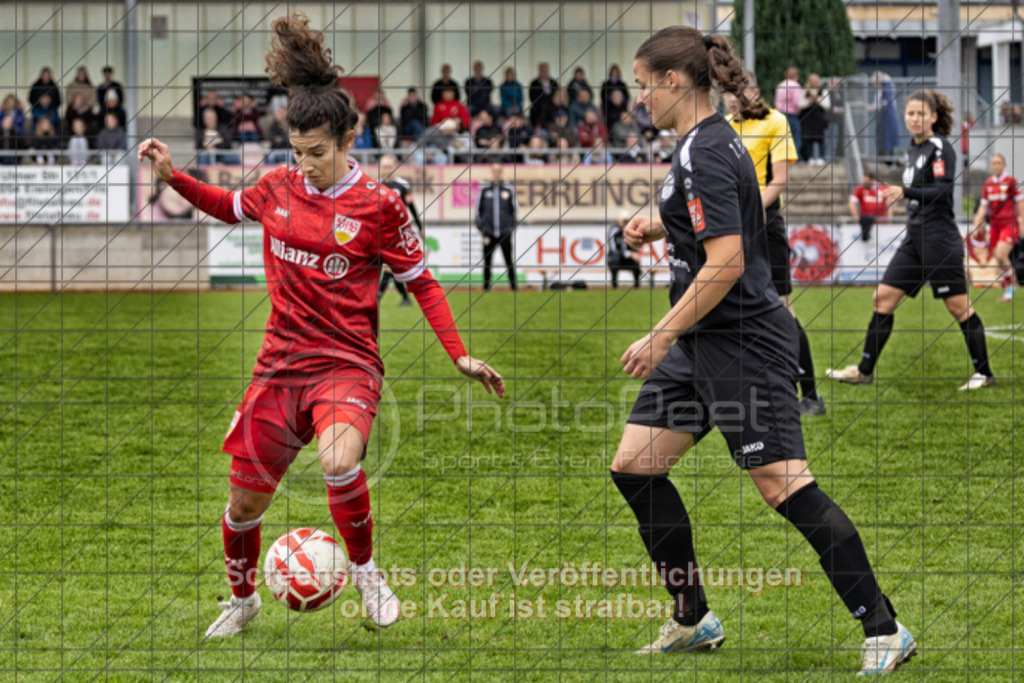 20251012_130934_0209-Bearbeitet | #,1.FC Donzdorf (schwarz) vs. VfB Stuttgart II (rot), Fussball, Frauen-Verbandsliga Württemberg, 05. Spieltag, Saison 2025/2026, Rasenplatz Lautertal Stadion, Süßener Straße 16, 73072 Donzdorf, 12.10.2025 - 13:00 Uhr,Foto: PhotoPeet-Sportfotografie/Peter Harich