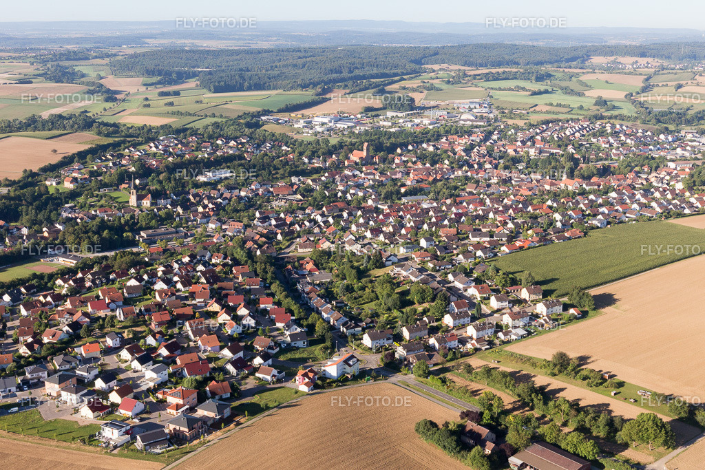 Ortsansicht | Luftbild: Ortsansicht im Ortsteil Flehingen in Oberderdingen im Bundesland Baden-Württemberg in Deutschland. Foto: IMG_093898.jpg vom 23.08.2016 durch Werner Riehm/FLY-FOTO.de - Realisiert mit Pictrs.com