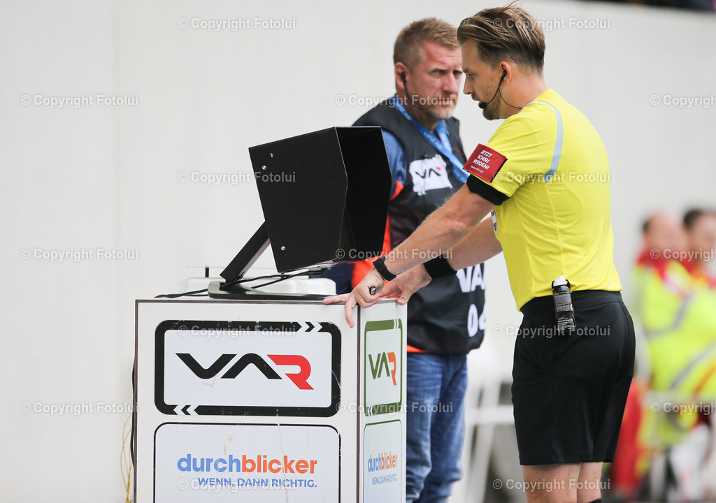 A_LUI_20230806_0041 | SPORT FUSSBALL ADMIRAL BUNDESLIGA  2023/24
FC BLAU WEIß LINZ VS TSV EGGER GLAS HARTBERG
IM BILD: Julian Weinberger (Schiedsrichter)
FOTO:FOTOLUI/UW