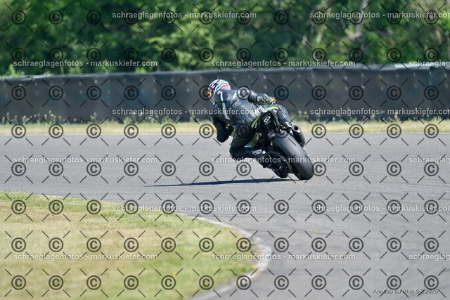 26BT02-0168 | markuskiefer.com - Realisiert mit Pictrs.com