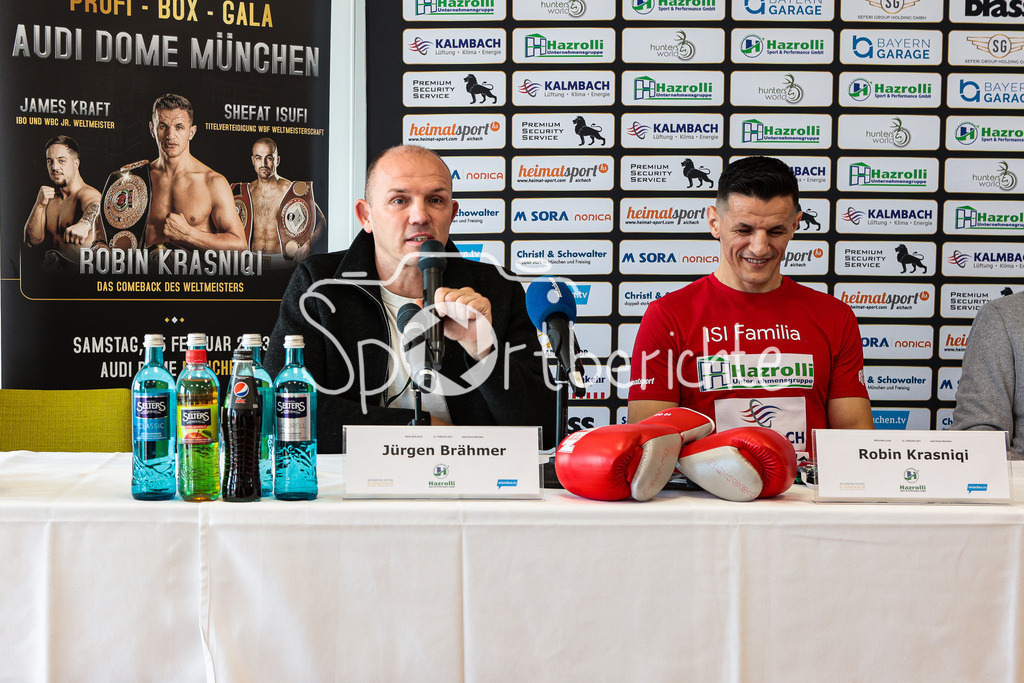Profi - Box - Gala / Pressekonferenz  | Juergen BRAEHMER (Trainer Robin Krasniqi) bei der Pressekonfernz im Sonnenhof Hotel in Augsburg / daneben Robin KRASNIQI in Rot