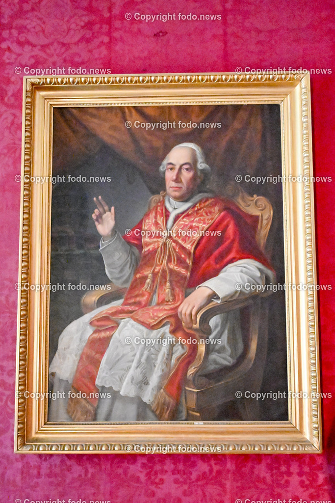 Stift St. Florian_ 08.08.023-45 | 08.08.2023, St. Florian, AUT, Augustiner Chorherrenstift St. Florian, im Bild Papst Pius VI