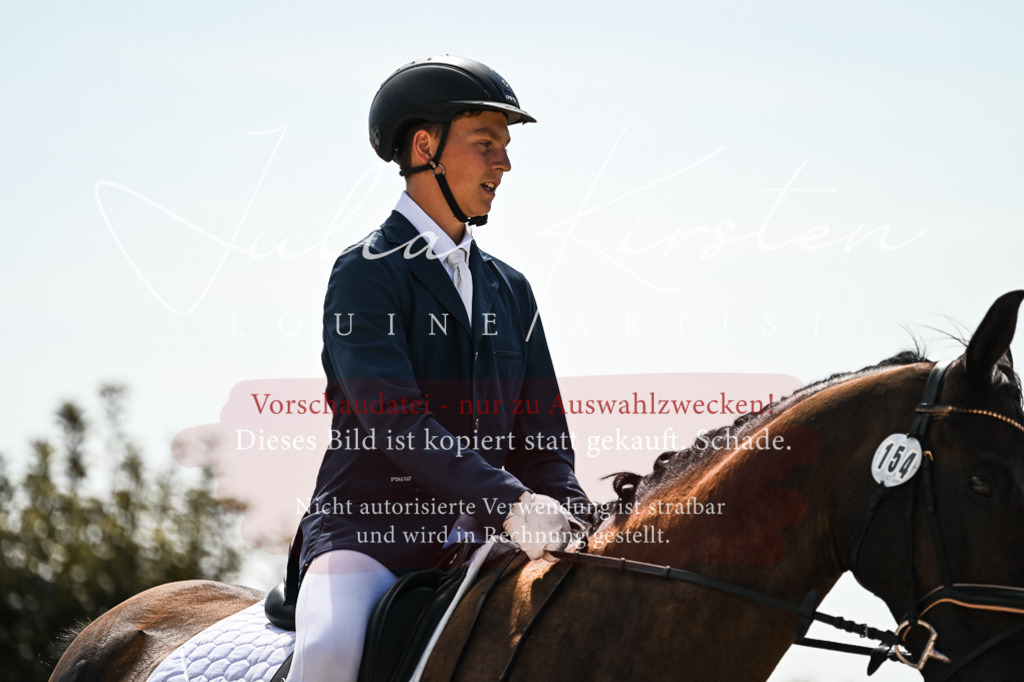 DSC_5432 | Pferde- und Turnierfotografie in Westsachsen. Pferdeportraits, Auftragszeichnungen und intuitive Kunst.
