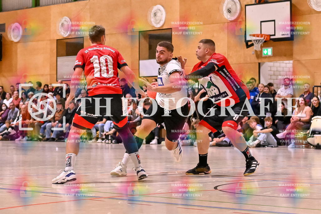 GER, SG Maulburg/Steinen - HSG Dreiland, Handball, Landesliga Suedbaden, 4. Spieltag, Saison 2024/2025, 12.10.2024 | Clirim Maraj (HSG Dreiland, #13) am Ball und im Duell mit Tim Lindner (SG Maulburg/Steinen, #09) und Mika Buelow (SG Maulburg/Steinen, #10)GER, SG Maulburg/Steinen - HSG Dreiland, Handball, Landesliga Suedbaden, 4. Spieltag, Saison 2024/2025, 12.10.2024Foto: TH Fotografie/Thomas Hess