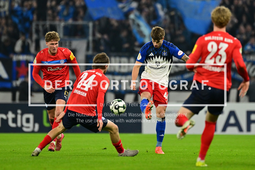 Fußball I Herren I Saison 2025-2026 I DFB-Pokal I Achtelfinale I Hamburger SV - Holstein Kiel I 36884 | Magnus Knudsen (24, Holstein Kiel) Luka Vuskovic (44, Hamburger SV) - Realisiert mit Pictrs.com