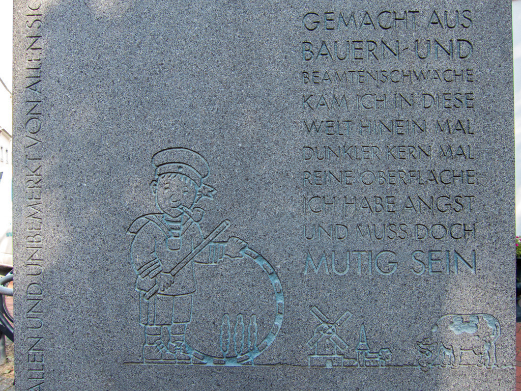 01HannsDieterHuesch-Denkmal_VS_05 | Bildergalerie von Sport-Ereignissen aber auch von weiteren spannenden Dingen - nicht nur vom Niederrhein. In Anlehnung an den bekannten Spruch von Hanns Dieter Hüsch heißt das Motto: "Niederrhein ist überall".  - Realisiert mit Pictrs.com