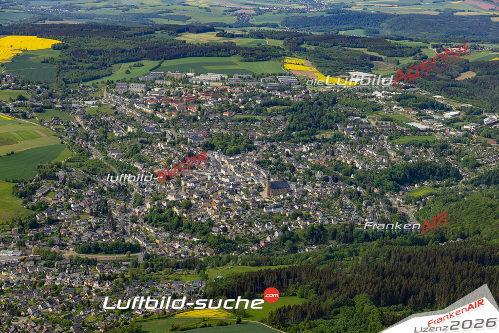 Das Luftbild der Stadt Schneeberg wurde 2022 vom Flugzeug heraus erstellt (keine Drohnen-Aufnahmen) Aufnahmehöhe ca.450 Meter- hohe Bildauflösung und Druck-Qualität. Garantiert!