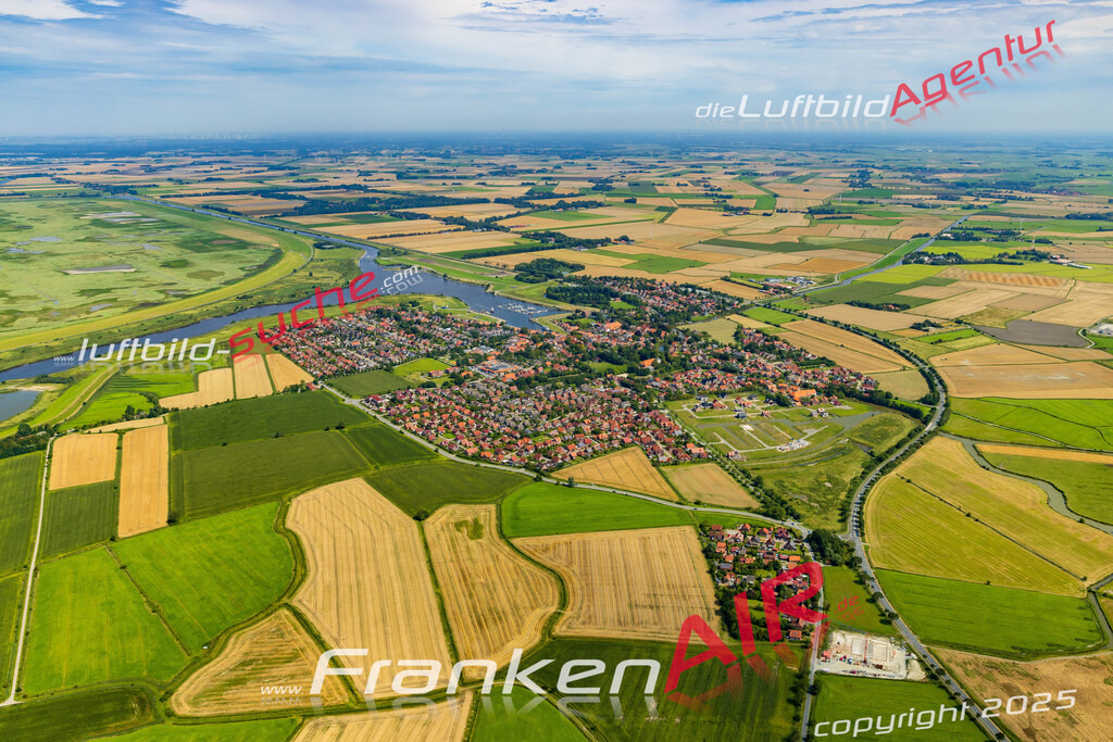Greetsiel Krummhörn Bild- Das Luftbild wurde 2025 vom UL-Flugzeug heraus erstellt ( keine Drohne bzw. Drohnenaufnahme ) - Hochauflösende Luftaufnahme -Nicht vergleichbar mit Google Maps oder Satelittenbilder- Die Geschenkidee !Mit Lizenz und Bildrechte bestellbar - CC
