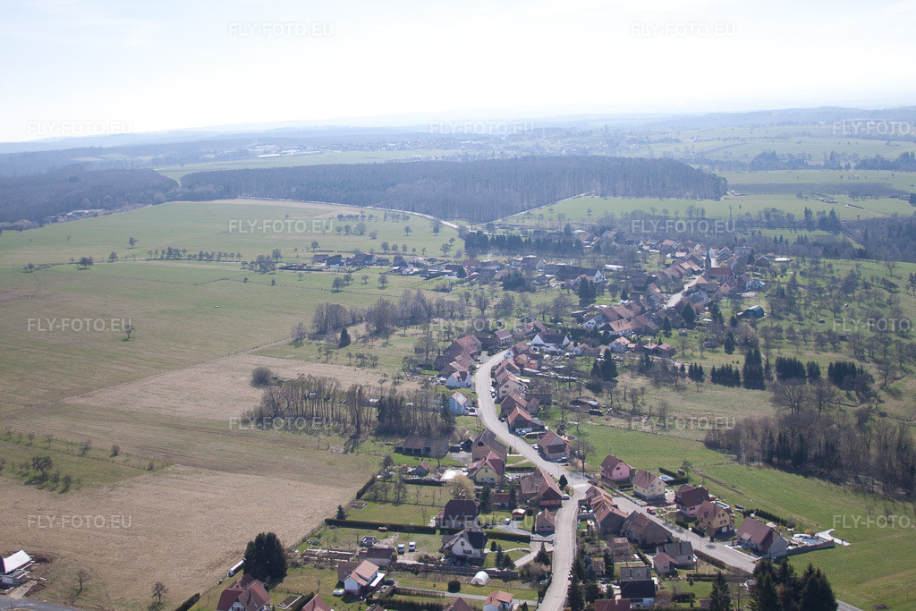 Vue aérienne: Champs agricoles et terres arables à Struth dans le département Bas Rhin, France. Photo: IMG_38496.jpg prise le 20/03/2011 par Werner Riehm/FLY-FOTO.eu – Résolution de l'original: 4752 x 3168 px