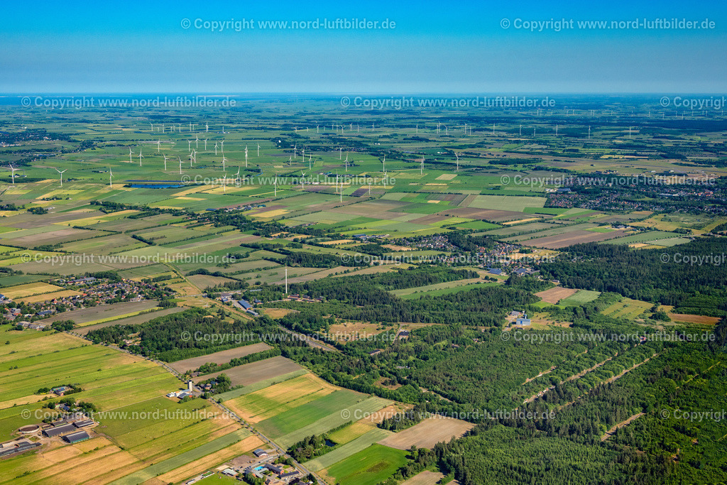 Stedesand_ELS_8213100623 | ENGE-SANDE 10.06.2023 Ortsansicht am Rande von landwirtschaftlichen Feldern Stedesand im Bundesland Schleswig-Holstein, Deutschland. // Town view on the edge of agricultural fields Stedesand in the state Schleswig-Holstein, Germany. Foto: Martin Elsen