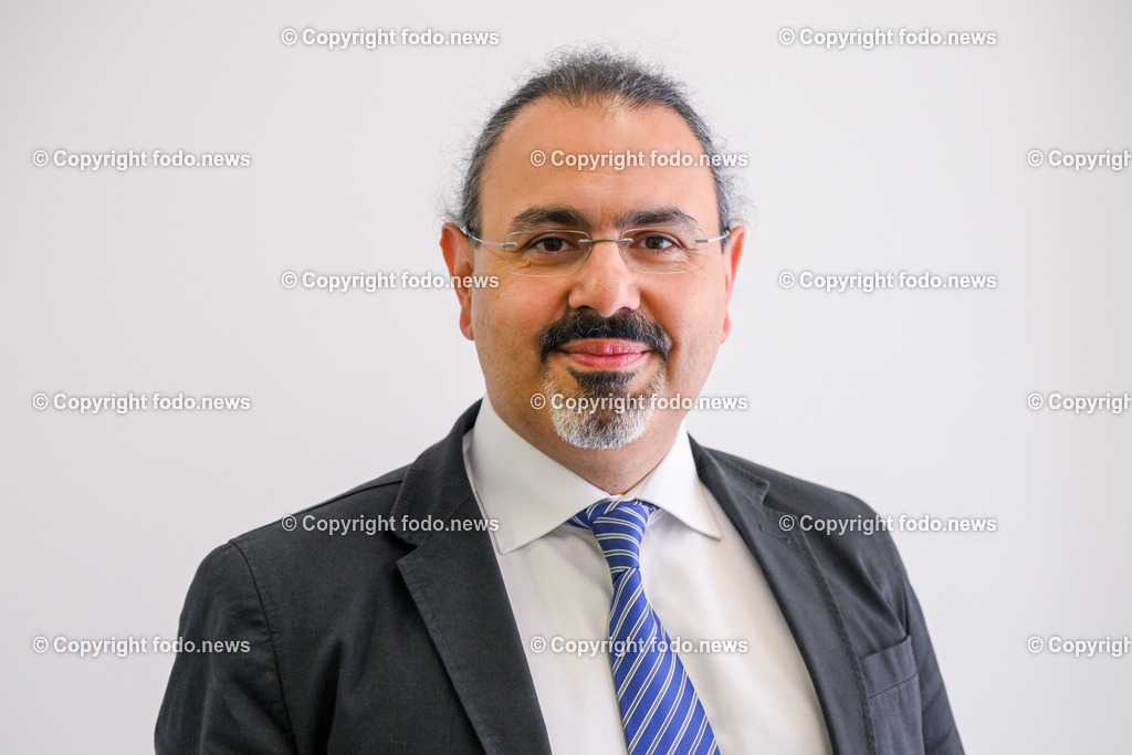 Pressekonferenz LH-StvIn Christine Haberlander (VP)_ Dialogwoche Alkohol_ 03.05.2023-6 | 03.05.2023, Presseclub Linz, AUT, Pressekonferenz LH-StvIn Christine Haberlander (VP), 4. Dialogwoche Alkohol, Alkohol in Oberoesterreich – Praevention, Beratung, Behandlung, Aktuelle OOe-Zahlen zum Konsum, im Bild  Kurosch Yazdi-Zorn (Vorstand der Klinik für Psychiatrie mit Schwerpunkt Suchtmedizin, Kepler Universitaetsklinikum und Vorstandsvorsitzender pro mente Oberoesterreich)