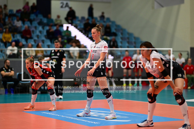 Volleyball I Frauen I Saison 2025-2026 I Bundesliga I 5. Spieltag I ETV Hamburger Volksbank Volleys - Dresdner SC I 08569 | Jette Kuipers (8, Dresdner SC) - Realisiert mit Pictrs.com