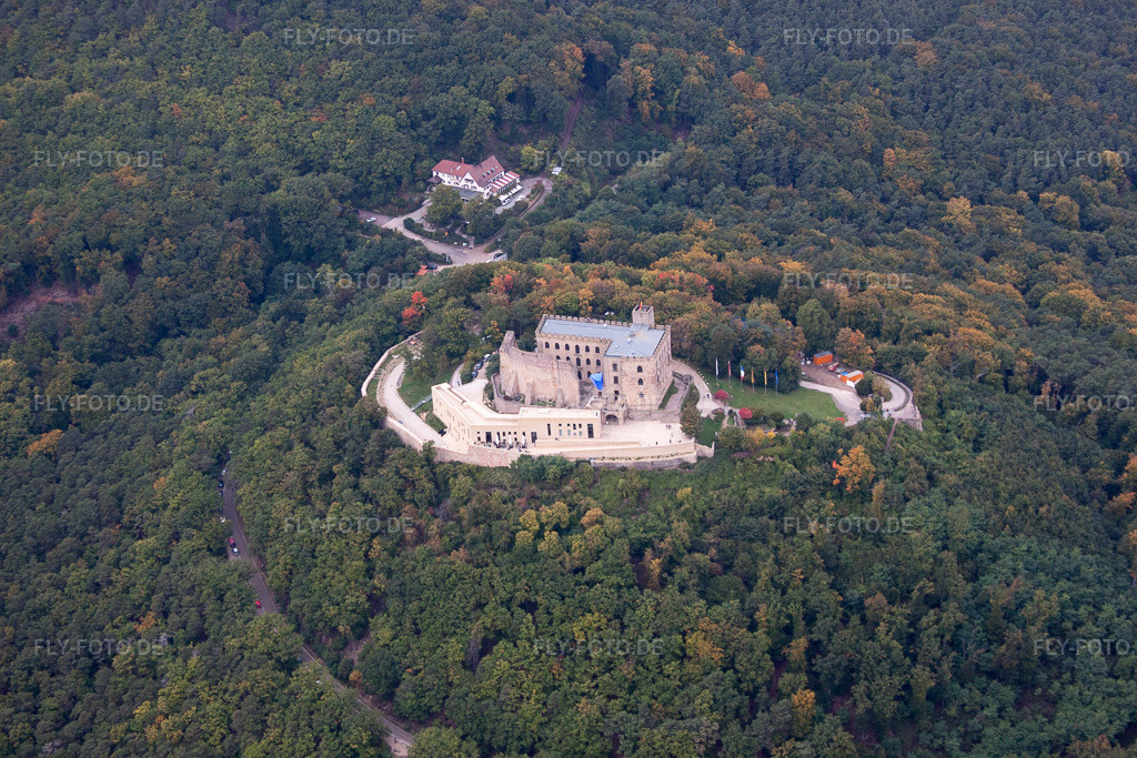 Luftbild: Hambacher Schloß im Ortsteil Diedesfeld in Neustadt im Bundesland Rheinland-Pfalz in Deutschland. Foto: IMG_60104.jpg vom 08.10.2013 durch Werner Riehm/FLY-FOTO.de